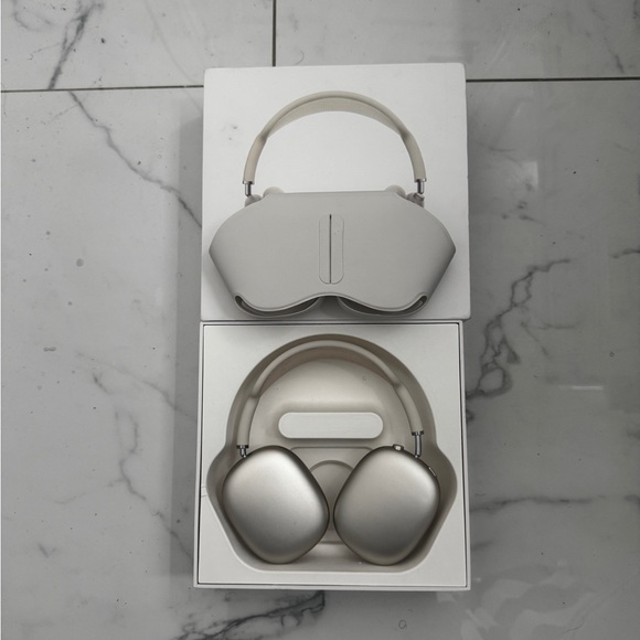 Airpod max headphones Over-Ear Headphones - Silver and Gray - Picture 1 of 6